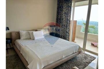 Furnished 3 Beds Condo With a Terrace and Seaview In Maenam For Rent