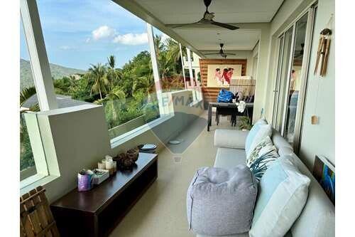 Furnished 3 Beds Condo With a Terrace and Seaview In Maenam For Rent