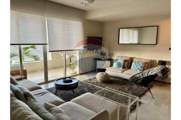 Furnished 3 Beds Condo With a Terrace and Seaview In Maenam For Rent