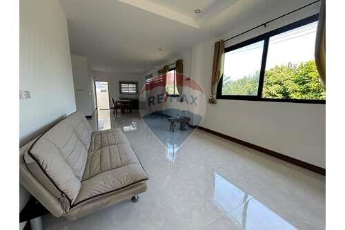 2 Bedroom 2-bathroom house for sale in Maenam