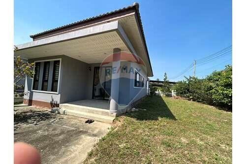 2 Bedroom 2-bathroom house for sale in Maenam