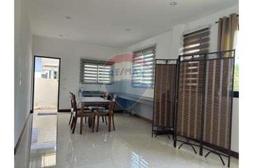 2 Bedroom 2-bathroom house for sale in Maenam