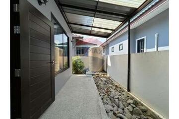 2 Bedroom 2-bathroom house for sale in Maenam