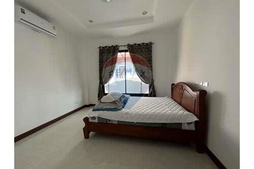 2 Bedroom 2-bathroom house for sale in Maenam