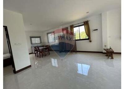 2 Bedroom 2-bathroom house for sale in Maenam