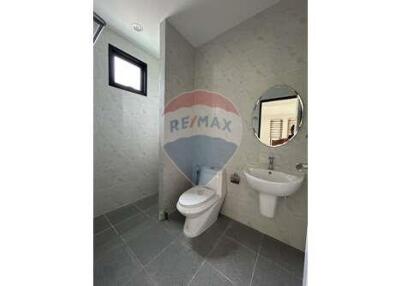 2 Bedroom 2-bathroom house for sale in Maenam