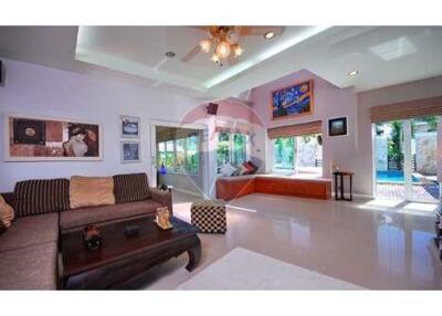 Beautiful 4-bedroom villa with pool for sale