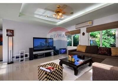 Beautiful 4-bedroom villa with pool for sale