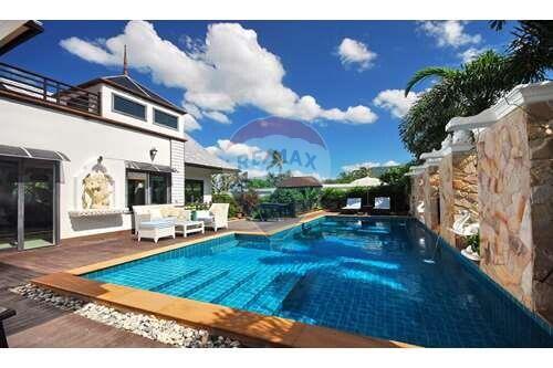 Beautiful 4-bedroom pool villa for sale