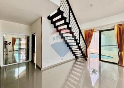 326 Sqm., 3 Beds, 3 Baths Townhouse listed for ฿ 7,900,000.