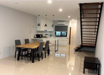 Brand-New 3 Bed 4 Bath Family Townhouse In Maenam