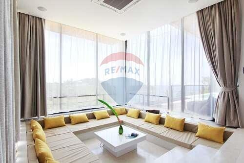 2 Properties in 1: Luxury 4 BR Villa & modern 1 BR penthouse