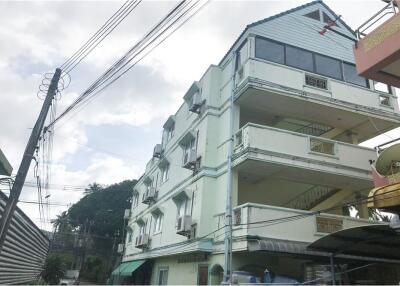 URGENT SALE: Apartment building on the main road, Firsherman