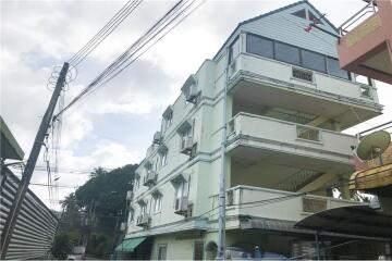 URGENT SALE: Apartment building on the main road, Firsherman