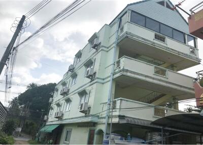 URGENT SALE: Apartment building on the main road, Firsherman