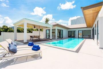 Modern pool villa close to Choeng Mon Beach