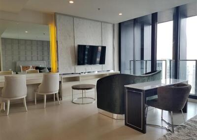 For Rent Condominium Noble Ploenchit  180.61 sq.m, 3 bedroom Duplex