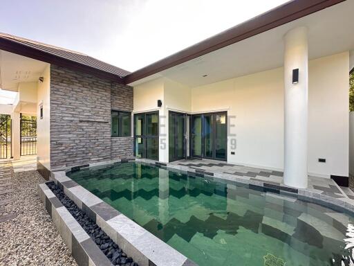 Luxurious house with private swimming pool