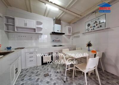 Modern kitchen with dining area