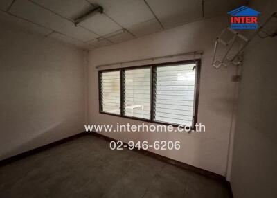 Empty bedroom with windows and tiled flooring