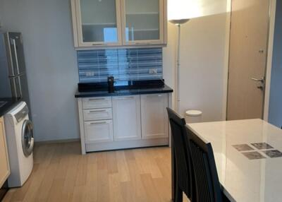 Modern kitchen with dining area