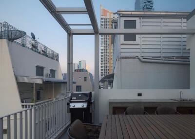 Outdoor terrace with dining table and barbecue