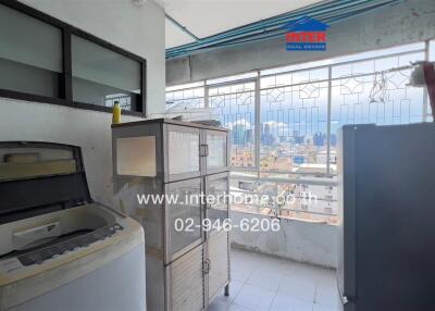 Balcony or utility area with washer and city view