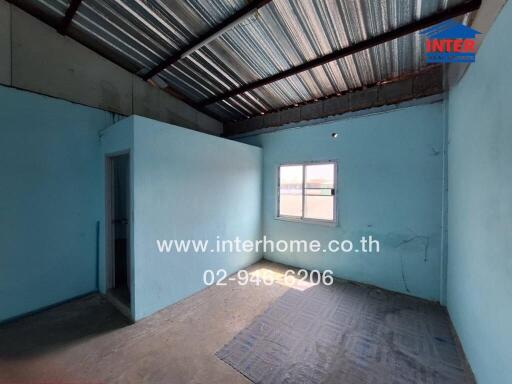 Empty room with blue walls and a window