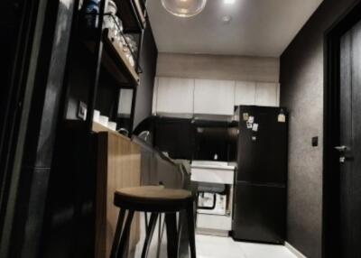 Modern kitchen with black and white theme