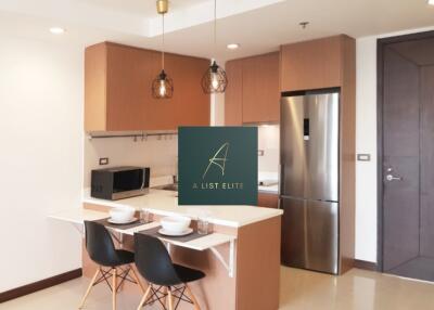 Modern kitchen with dining area