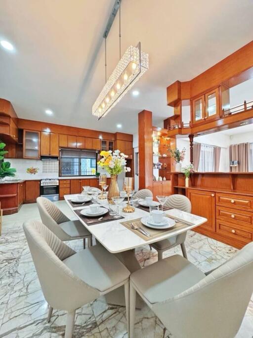 Modern kitchen with dining area