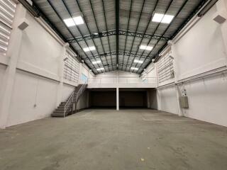 Spacious warehouse interior with high ceilings and mezzanine level