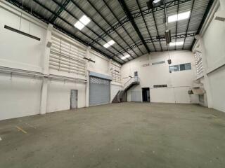 Spacious industrial warehouse with high ceilings and mezzanine