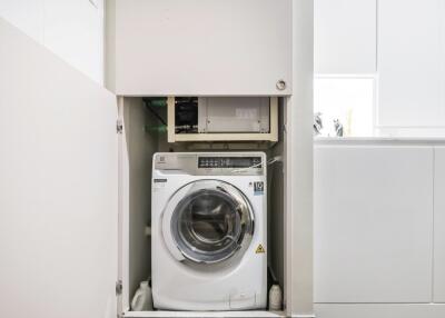 Compact laundry area with washing machine