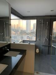 Modern bathroom with city view