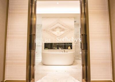 Luxury bathroom with bathtub and marble finishes