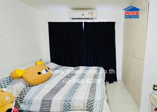 Bedroom with double bed and air conditioning