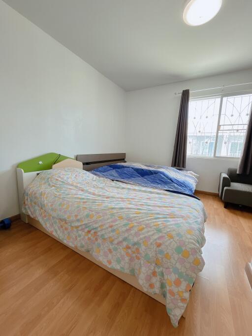 Bedroom with twin beds and window