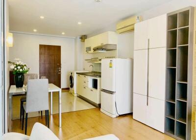 Modern open-plan living area with kitchen and dining table