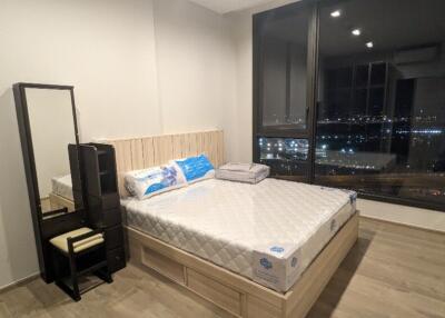 Spacious bedroom with city view