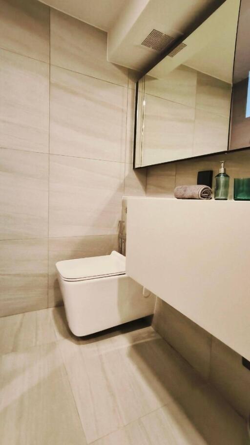 Modern bathroom with white fixtures