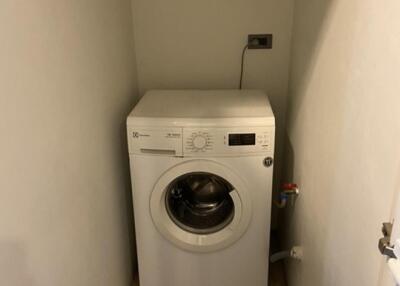 Laundry area with washing machine