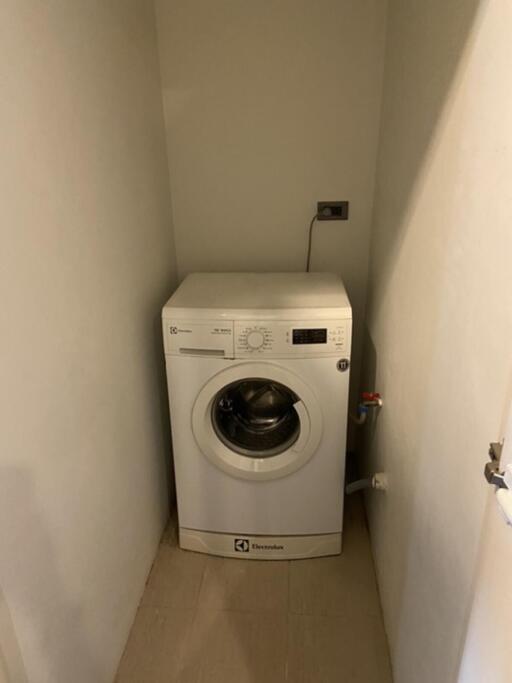 Laundry area with washing machine