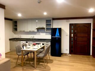 Modern kitchen with dining area