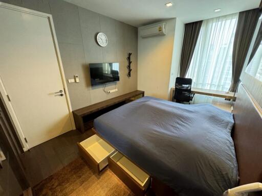 Bedroom with modern furnishings, TV, air conditioner, and study area