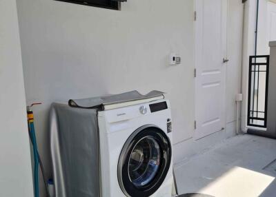 Outdoor laundry area with washing machine