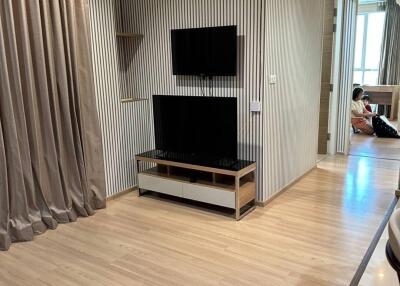 Modern living room with TV and air conditioning