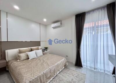 4 Bedrooms House in Eakmongkol 2 Jomtien H011905