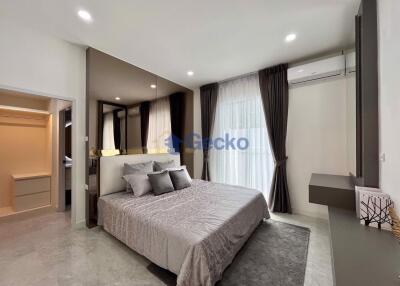 4 Bedrooms House in Eakmongkol 2 Jomtien H011905