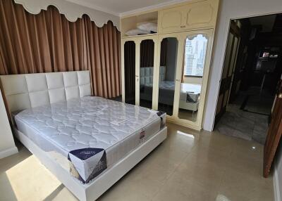 Condo 3 Bedrooms Asoke Sale Classical